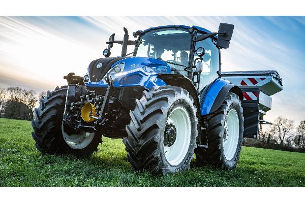 Estilo renovado por fuera, nuevas prestaciones por dentro: el Tractor New Holland T5 Dual Command de nueva generación